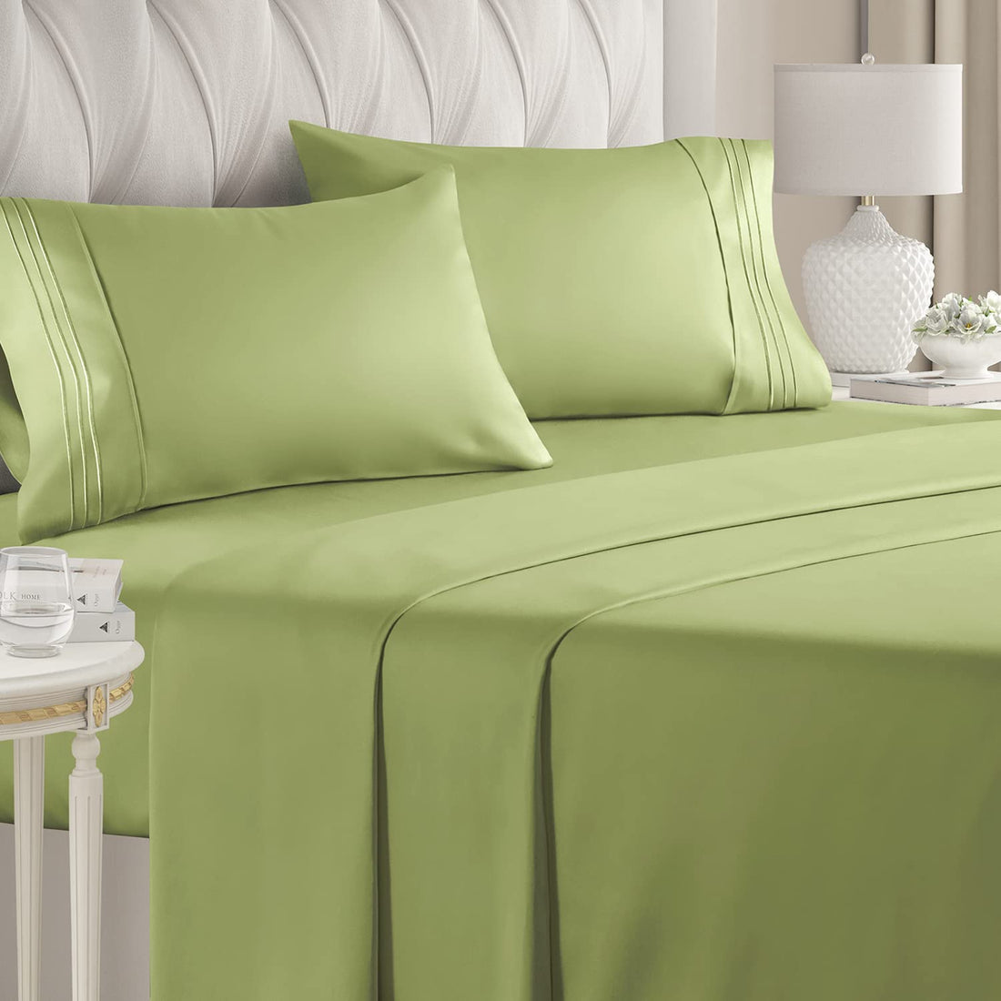 Cymak Queen/King 4 Piece Bedding Sheet Set - Breathable & Cooling Bed Sheets - Hotel Luxury Bed Sheets for Women & Men- Deep Pockets - Easy-fit - Soft & Wrinkle Free - Home Decor -White Oeko-Tex Bed Set