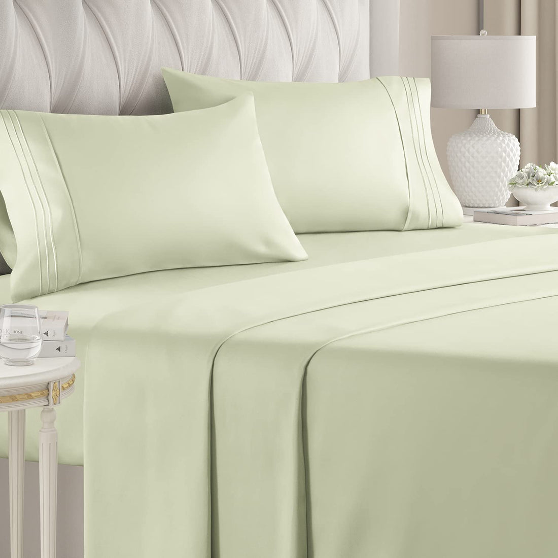 Cymak Queen/King 4 Piece Bedding Sheet Set - Breathable & Cooling Bed Sheets - Hotel Luxury Bed Sheets for Women & Men- Deep Pockets - Easy-fit - Soft & Wrinkle Free - Home Decor -White Oeko-Tex Bed Set